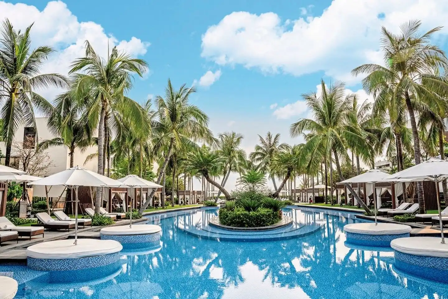 Shilla Monogram Quangnam Danang Pool