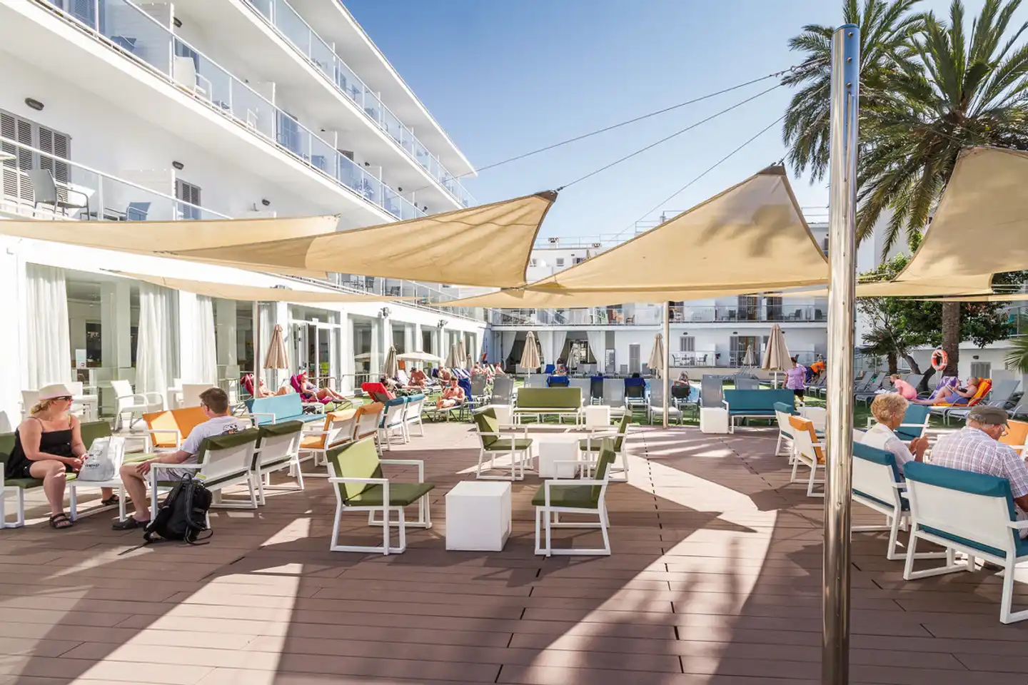 Eix Alcudia 18+ Restaurant