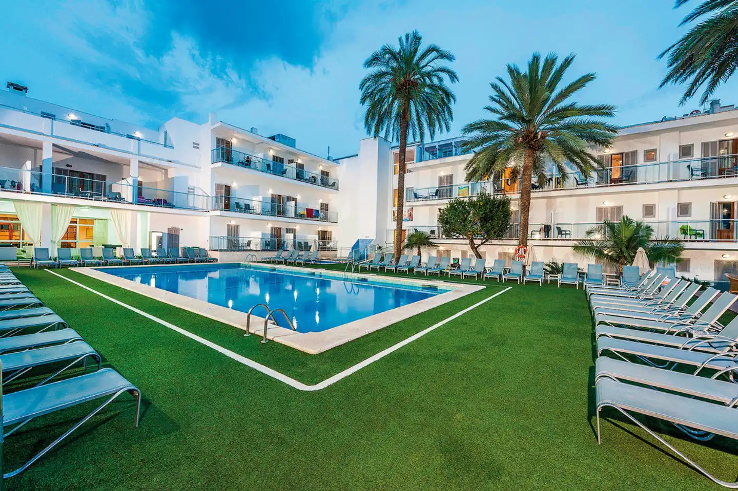 Eix Alcudia 18+ Pool