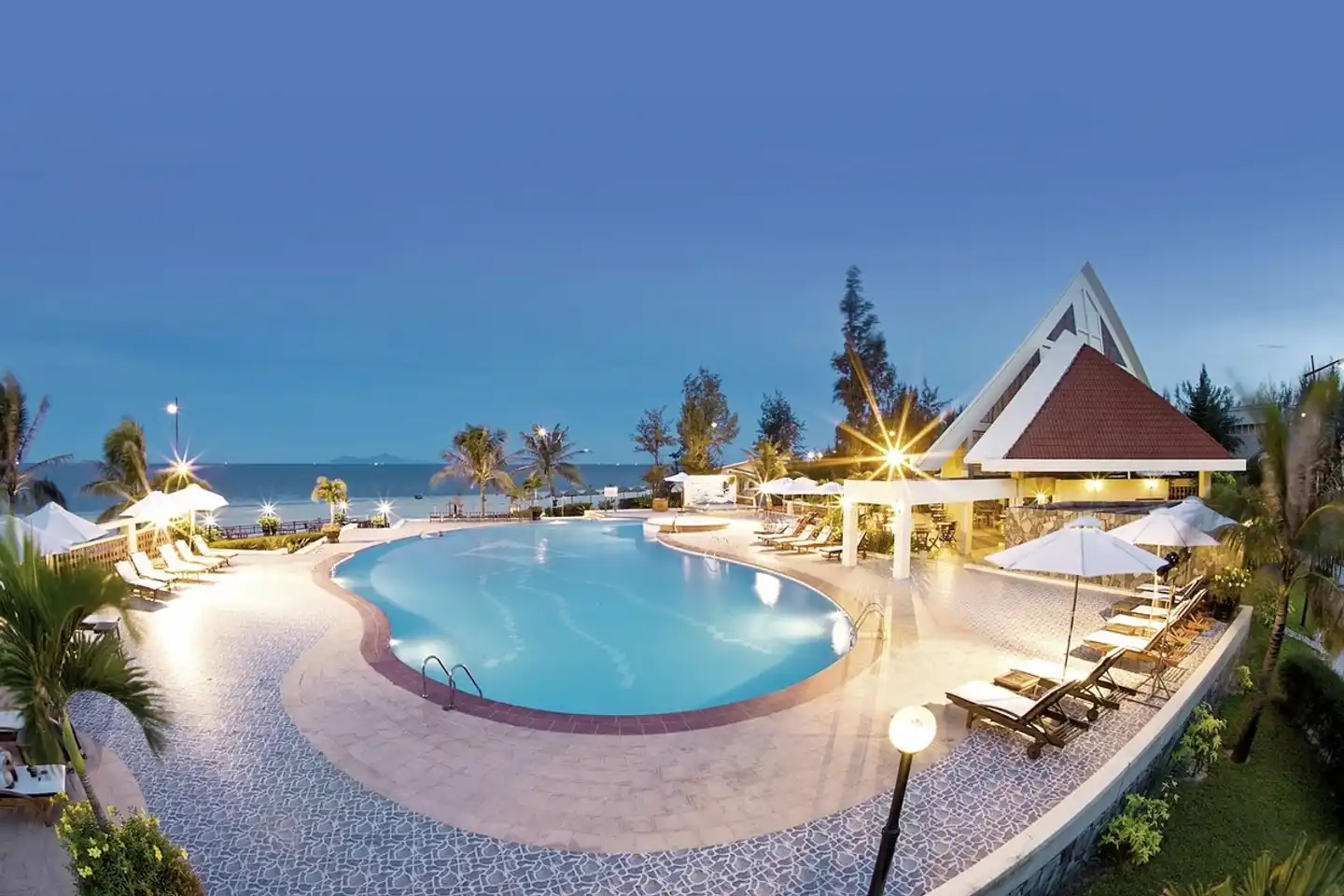 Sandy Beach Non Nuoc Resort Pool