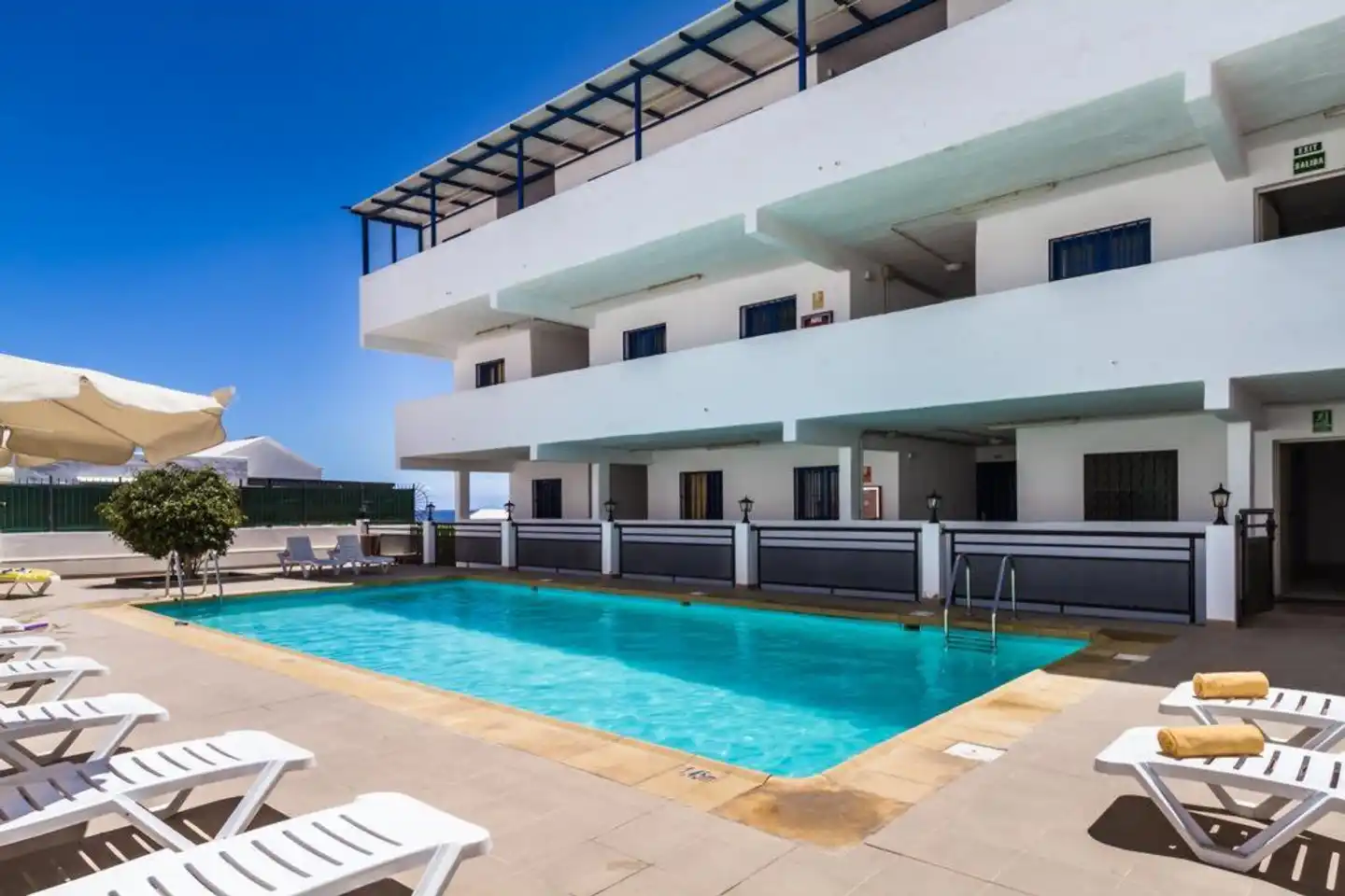 Los Cocoteros Pool