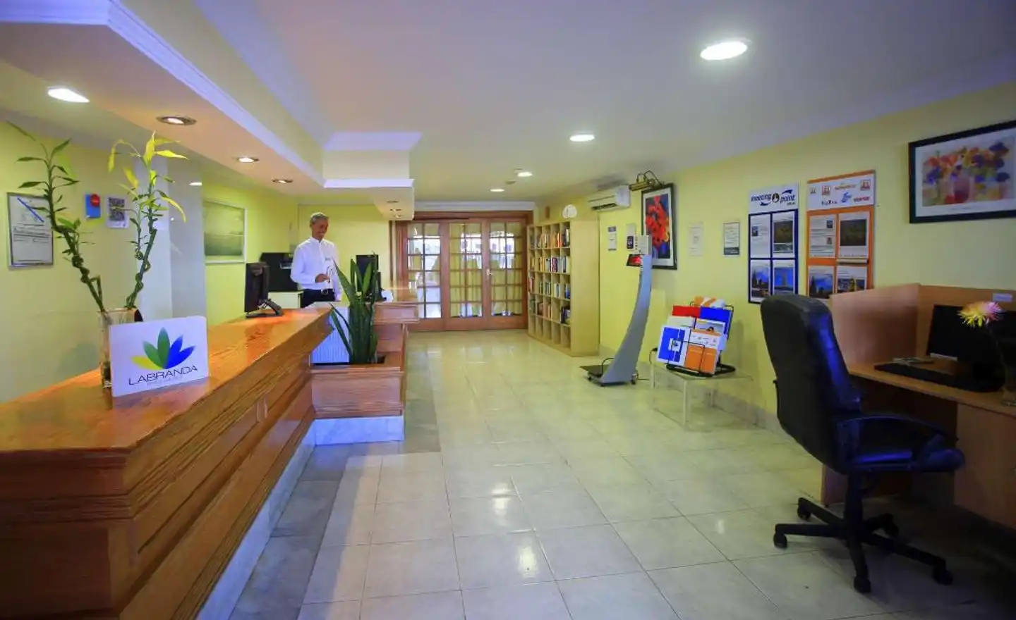 Los Cocoteros Lobby