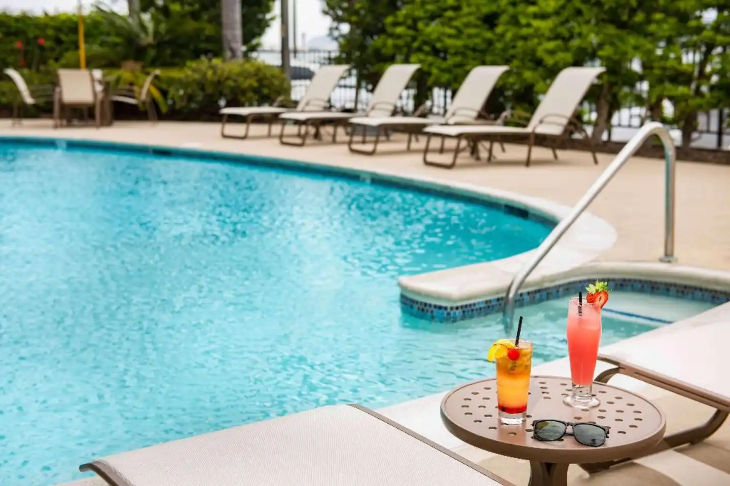 Hilton San Diego Airport/Harbor Island Pool
