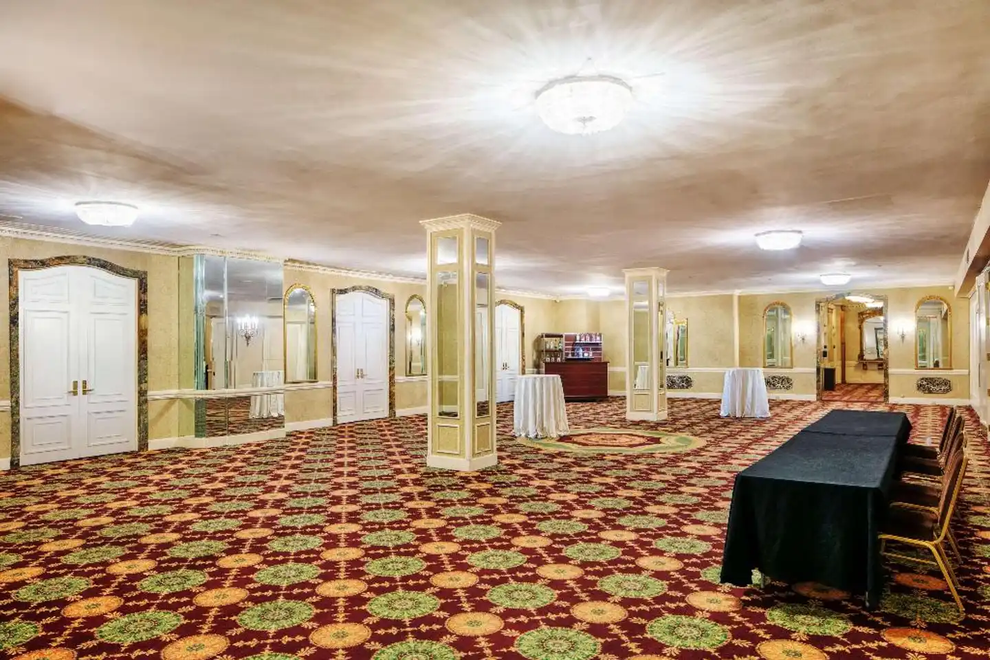 Hilton Milwaukee City Center Lobby