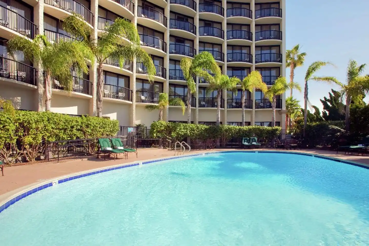 Hilton San Diego Airport/Harbor Island Pool