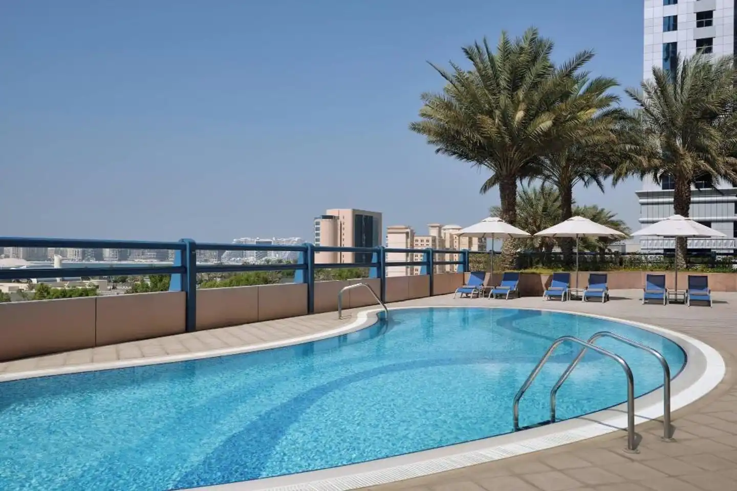 Dubai Marriott Harbour Hotel & Suites Pool