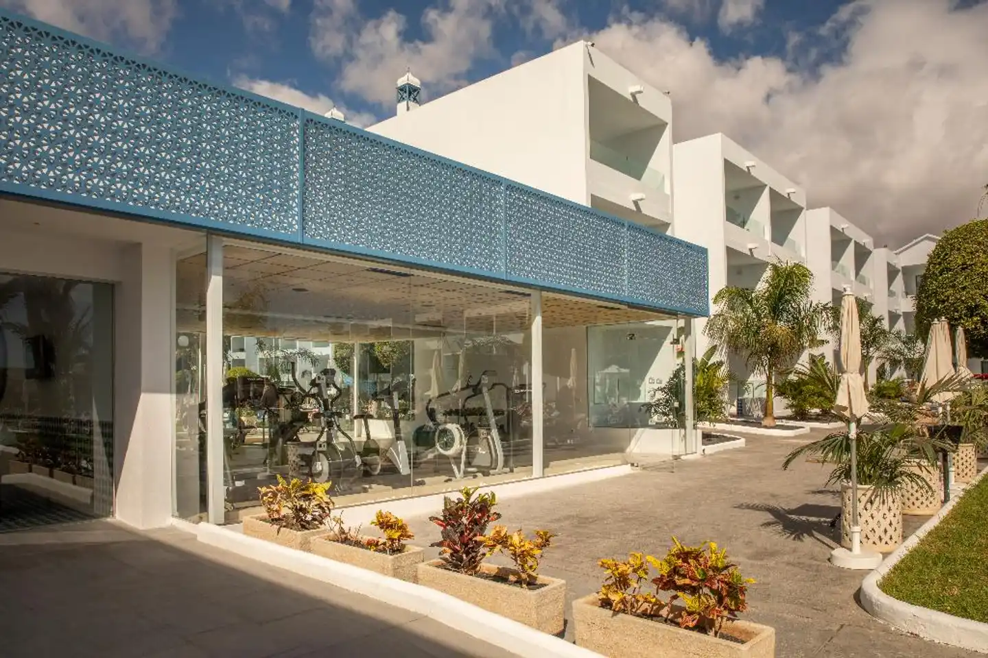 Oasis Lanz Beach Mate Bar