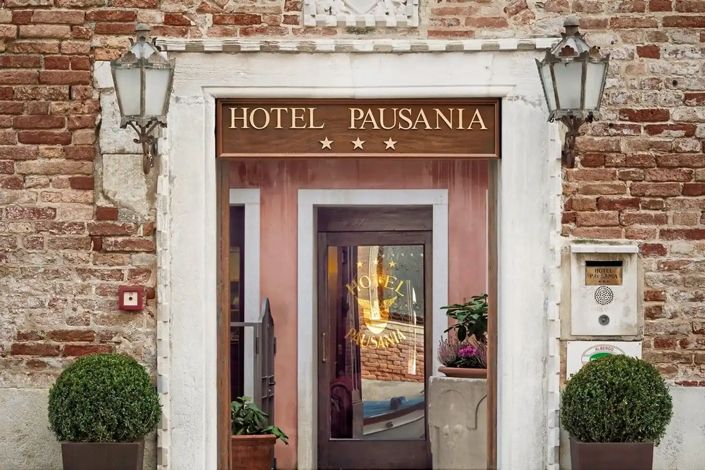 Hotel Pausania Aussenansicht