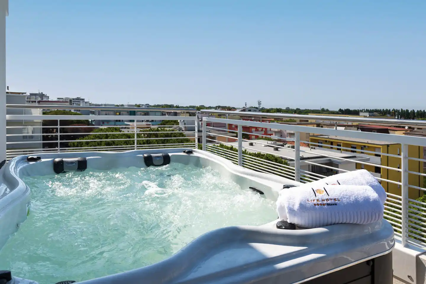 Life Hotel Pool