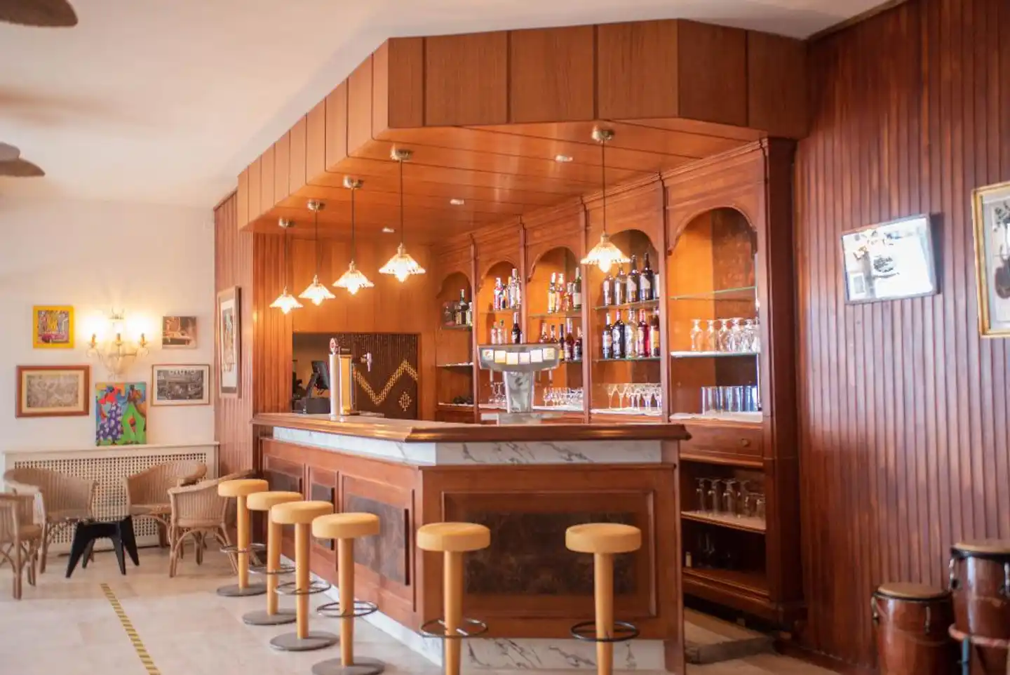 Hotel Roger De Flor By Seleqtta Bar