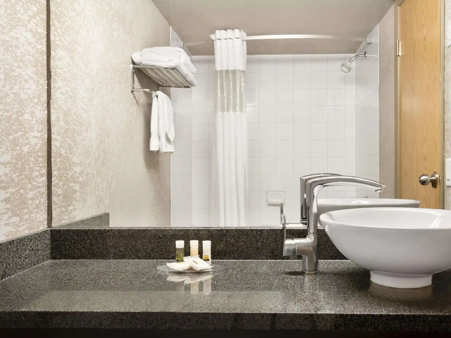 Days Inn by Wyndham Calgary Airport Badezimmer