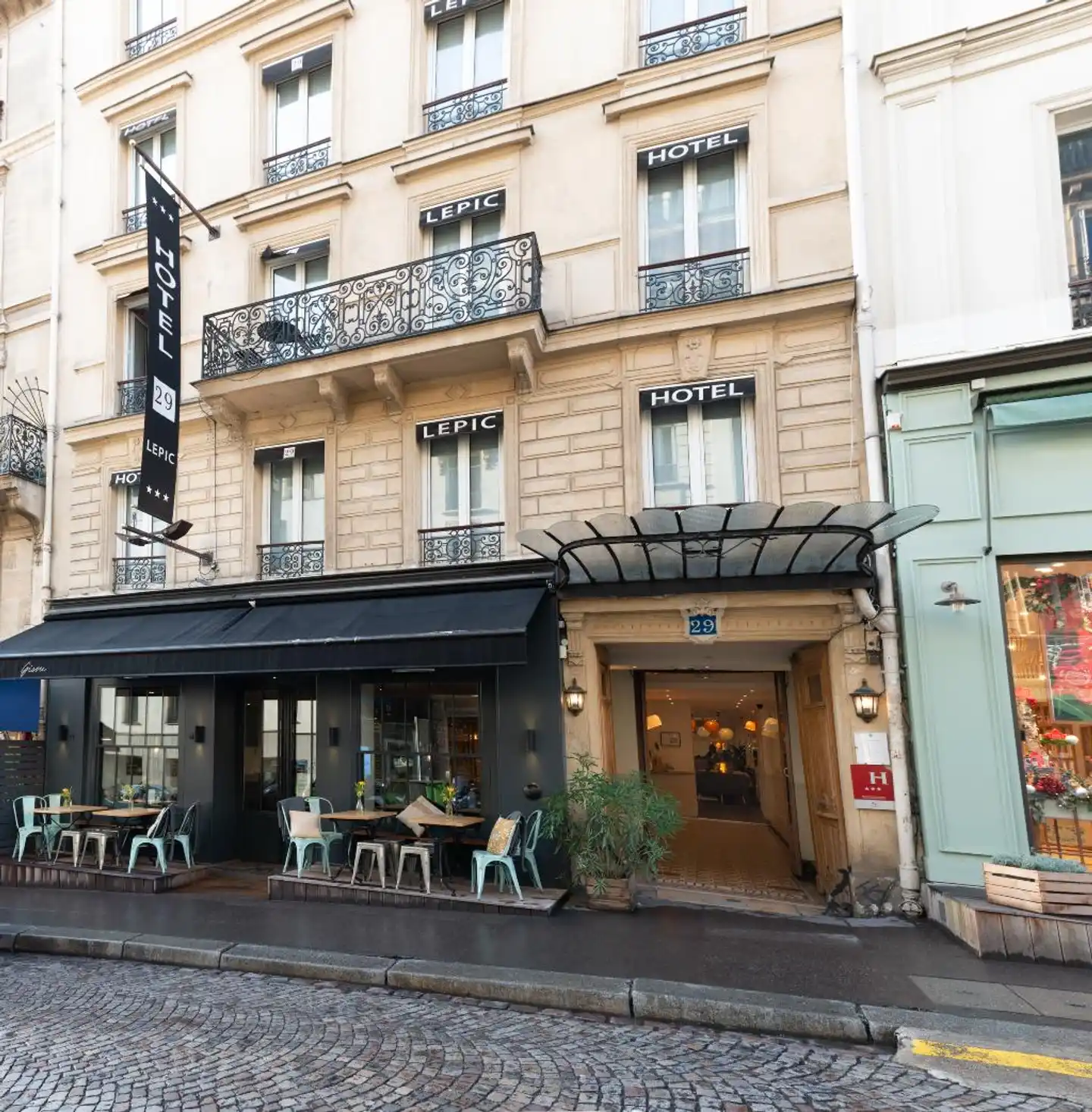 29 Lepic Montmartre Aussenansicht