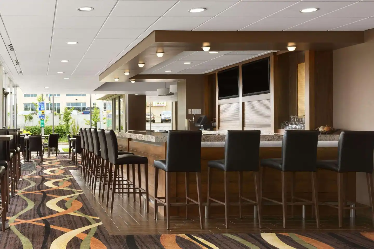 Travelodge by Wyndham Niagara Falls Fallsview Bar