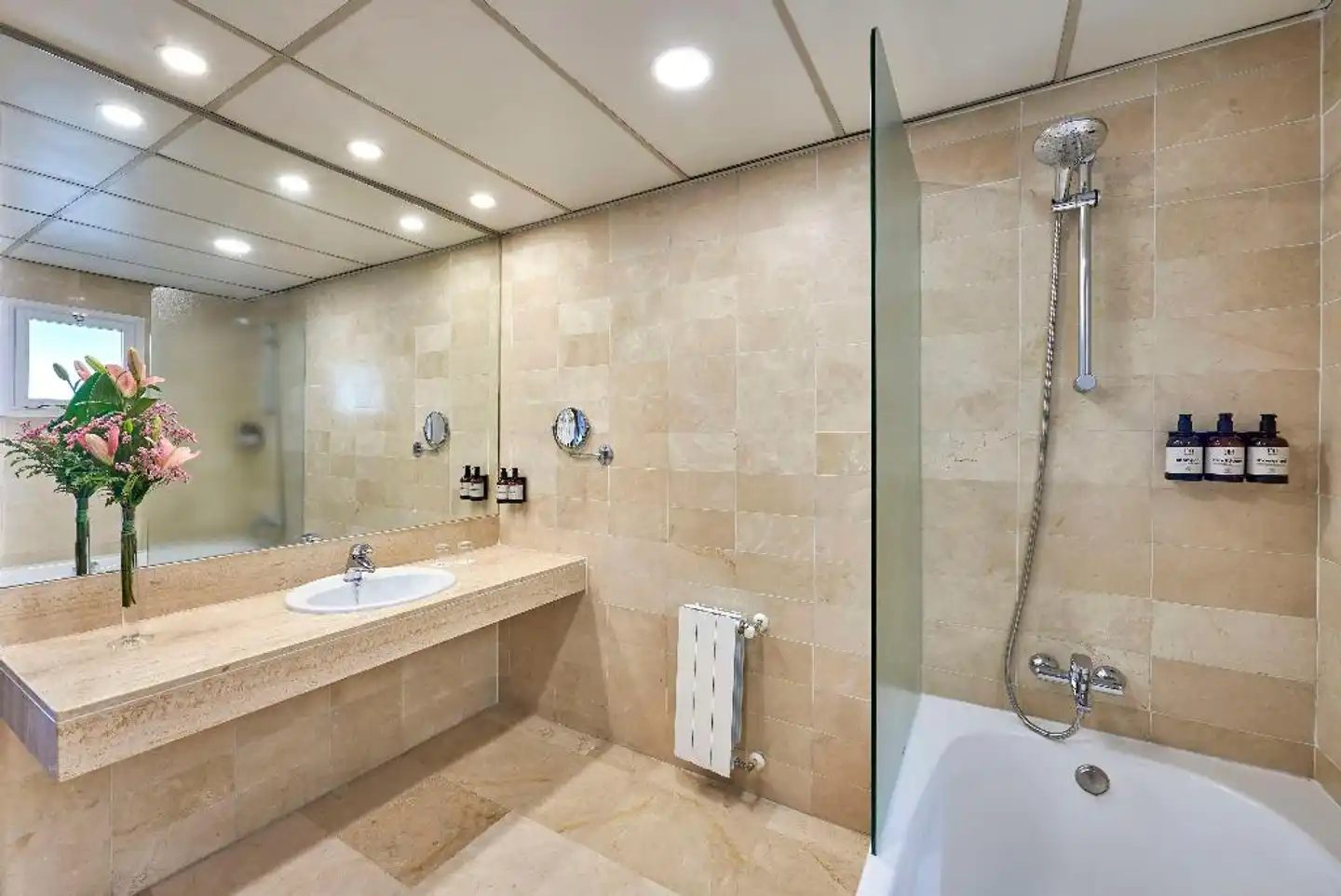 NH Barcelona Eixample Badezimmer