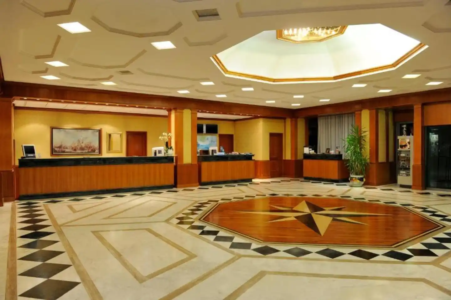Tower Genova Airport - Hotel & Conference Center Lobby