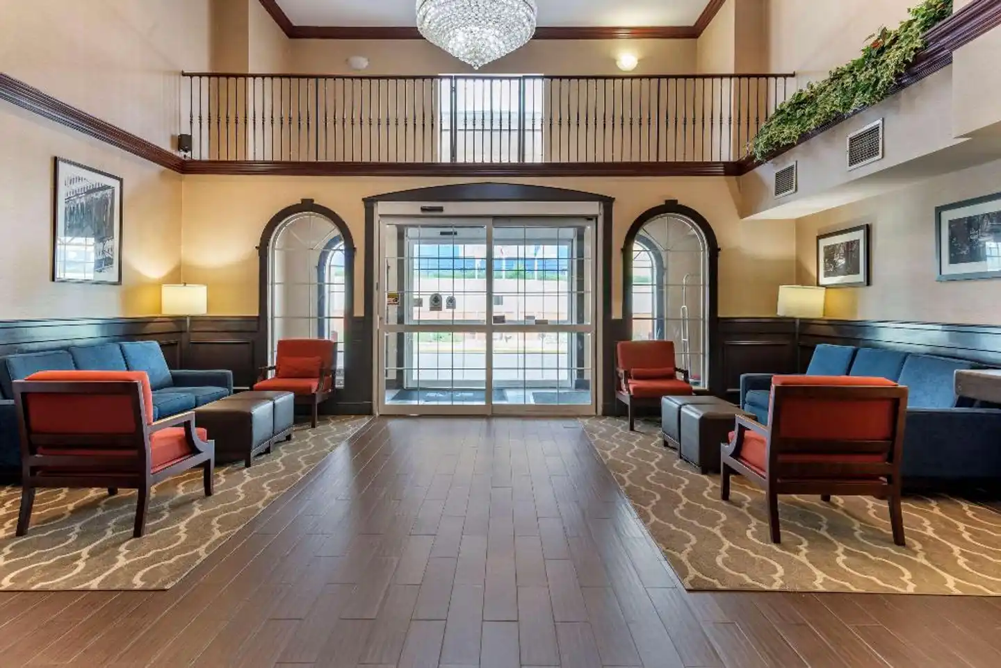 Comfort Suites Newark Lobby