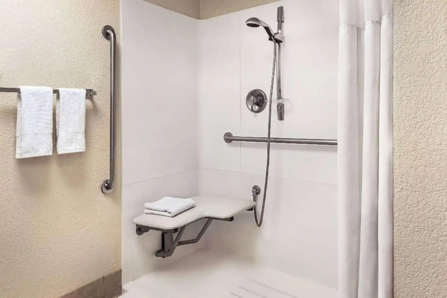 Ramada by Wyndham Albuquerque Airport Badezimmer