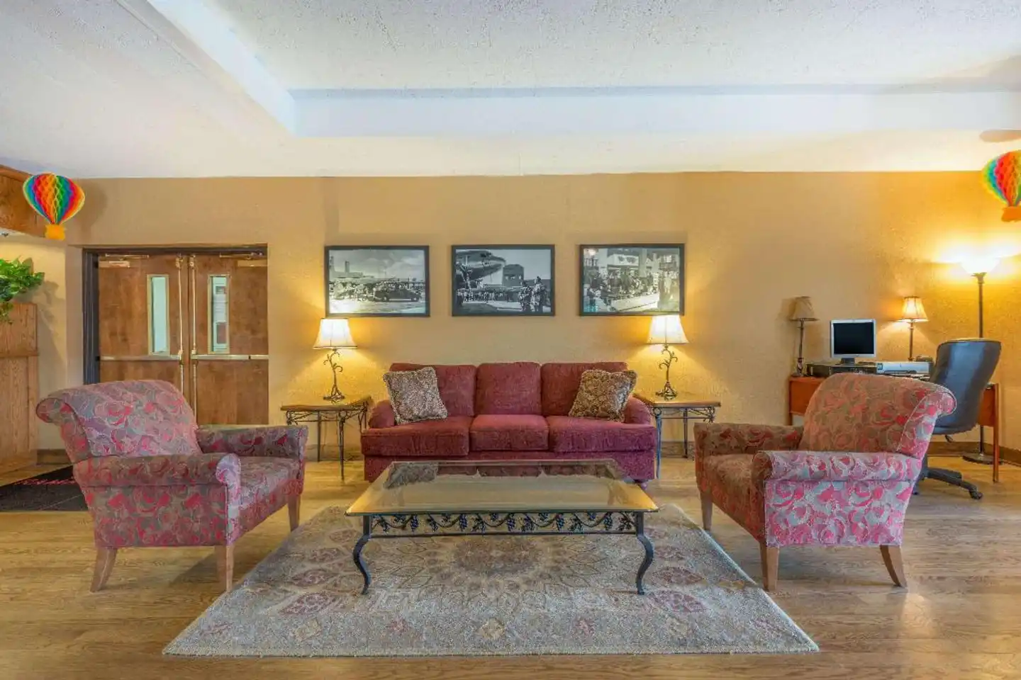 Ramada by Wyndham Albuquerque Airport Lobby