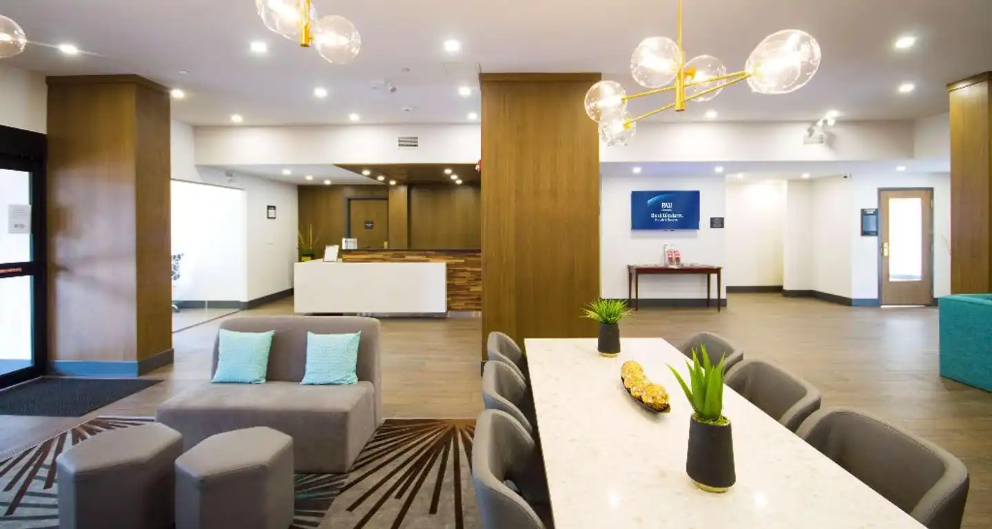 Best Western Plus Suites Downtown Calgary Lobby