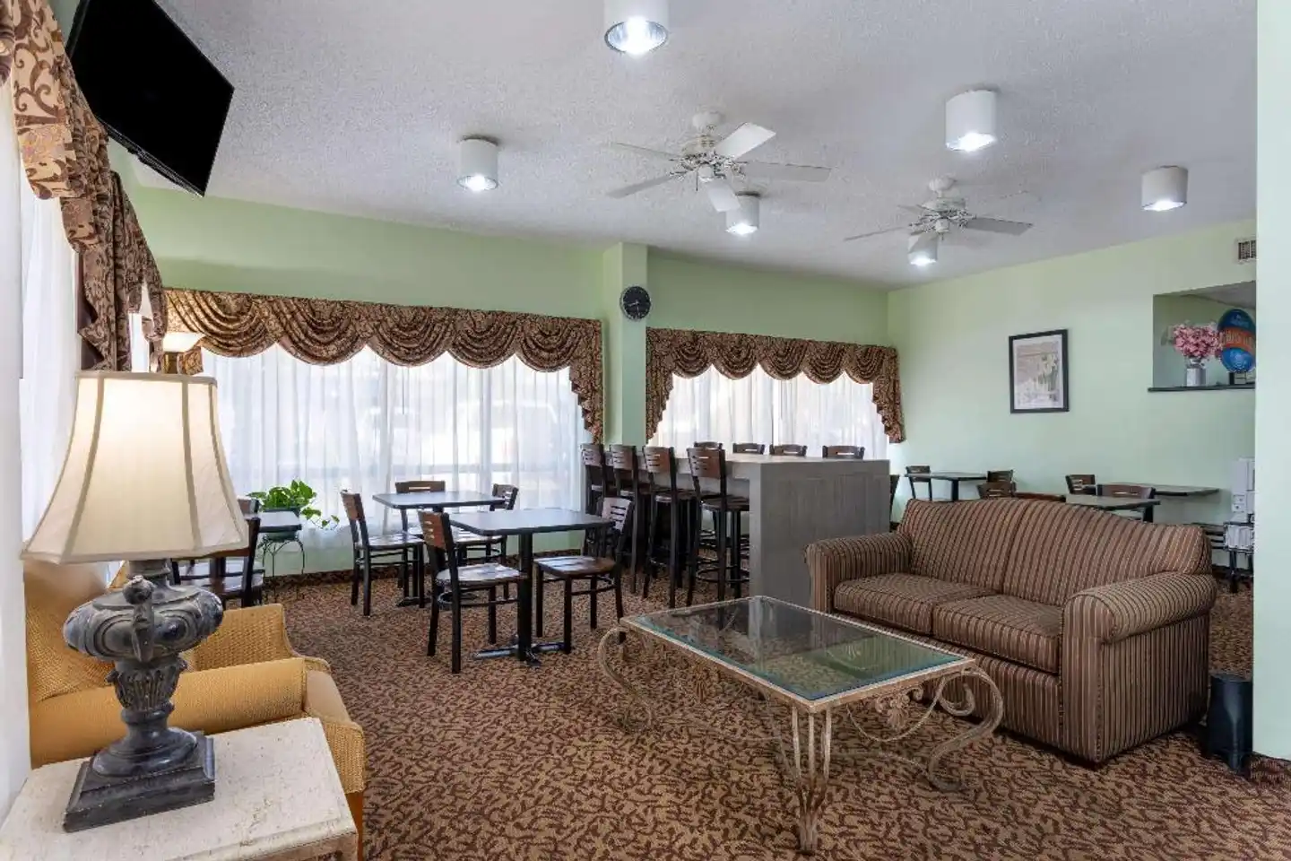 Baymont by Wyndham Tallahassee Bar