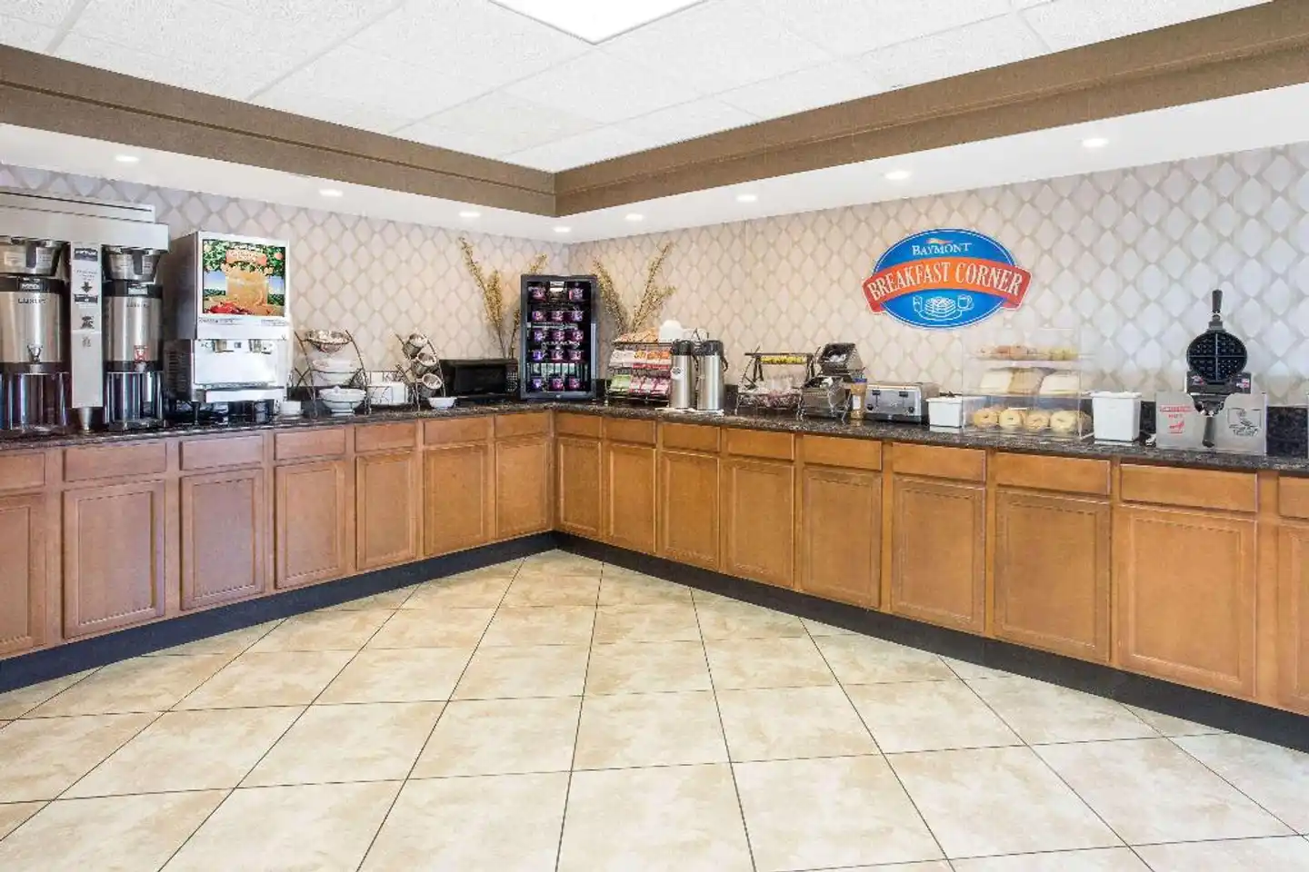Baymont by Wyndham Janesville Lobby