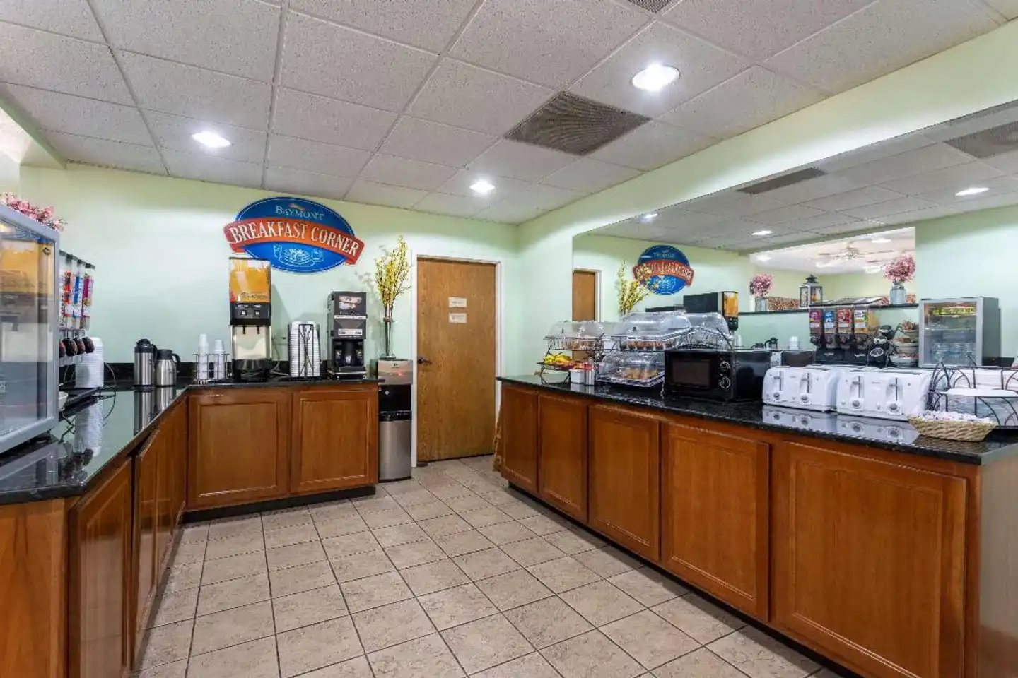 Baymont by Wyndham Tallahassee Lobby