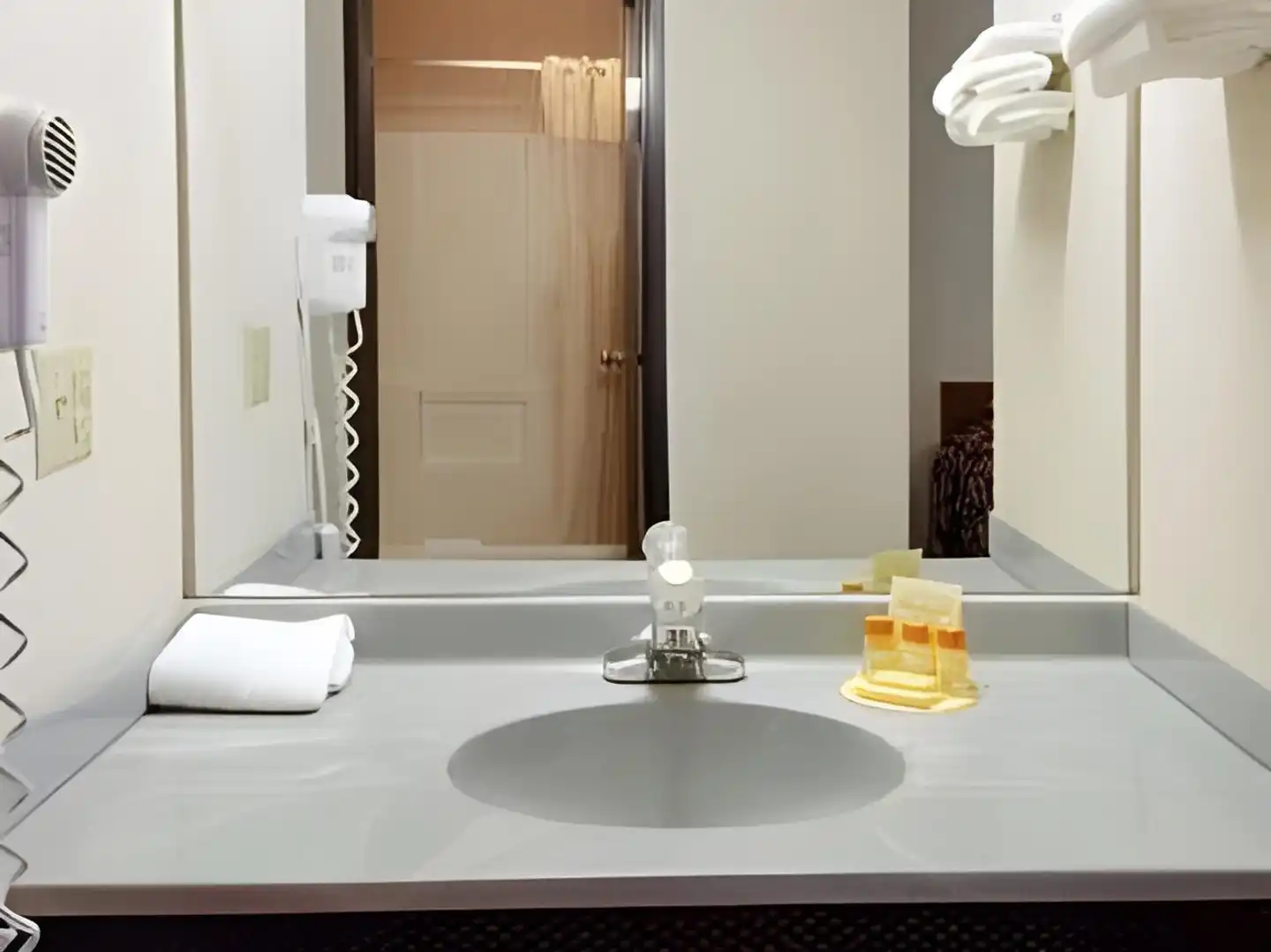Days Inn Carbondale Badezimmer