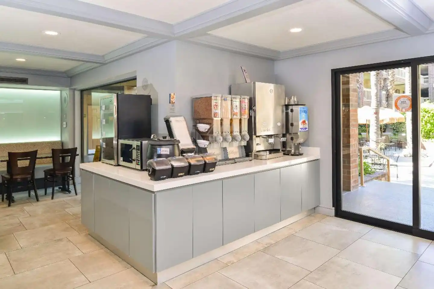 Best Western Plus Meridian Inn & Suites Anaheim - Orange Lobby