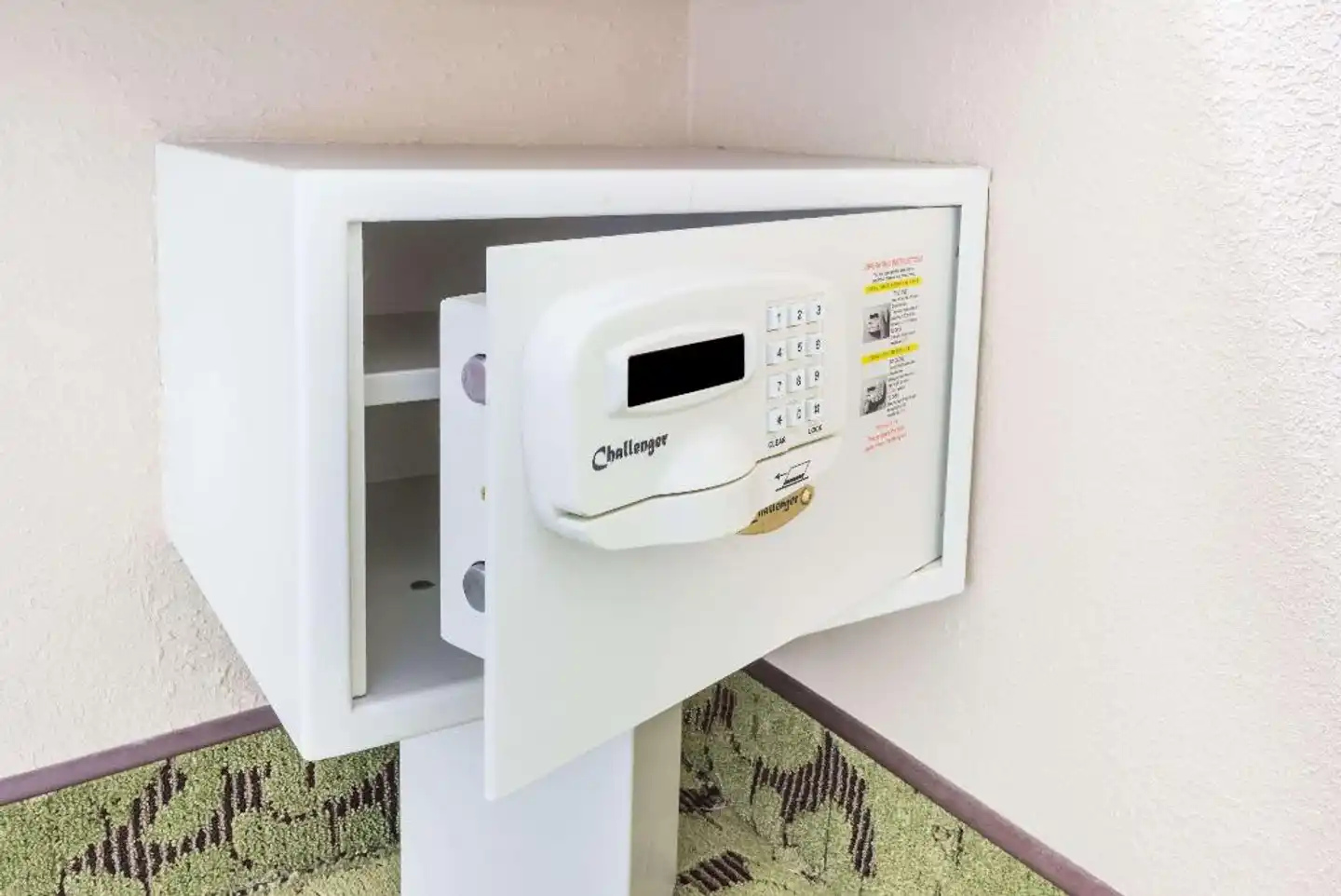 Travelodge by Wyndham Bloomington Badezimmer