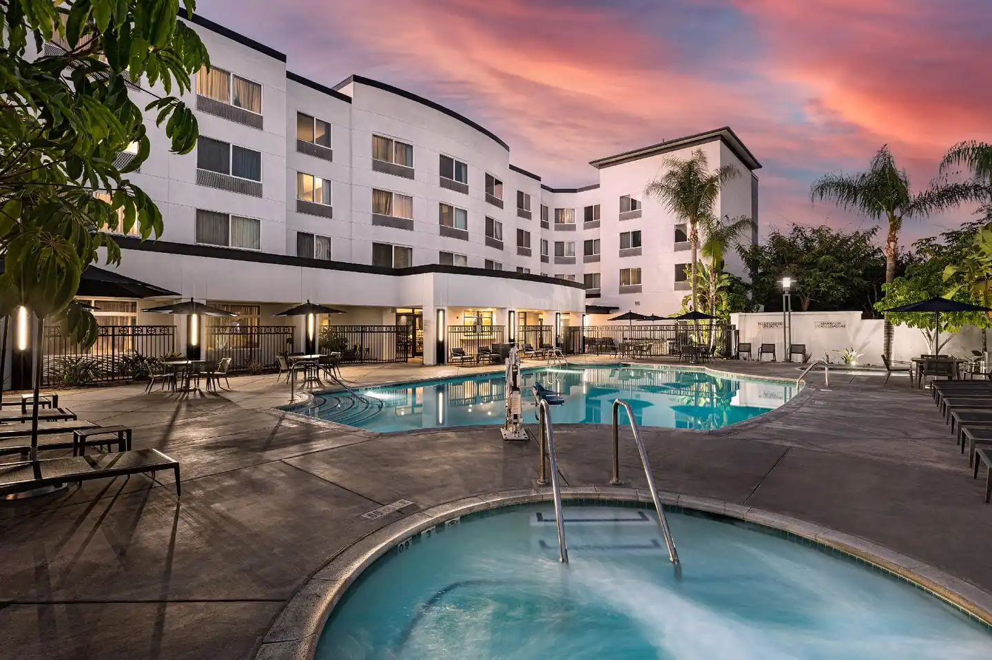 Courtyard by Marriott at Anaheim Resort Pool