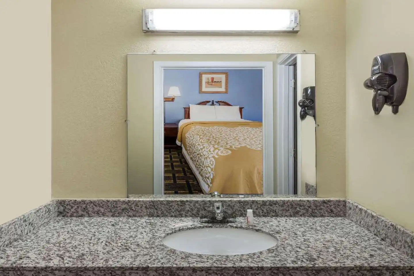 Days Inn by Wyndham Plymouth Wohnbeispiel