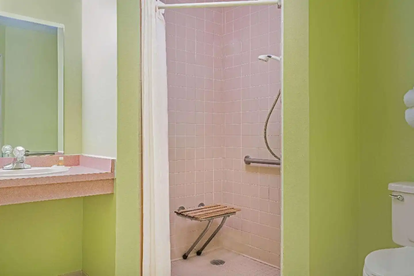 Days Inn by Wyndham West-Eau Claire Badezimmer