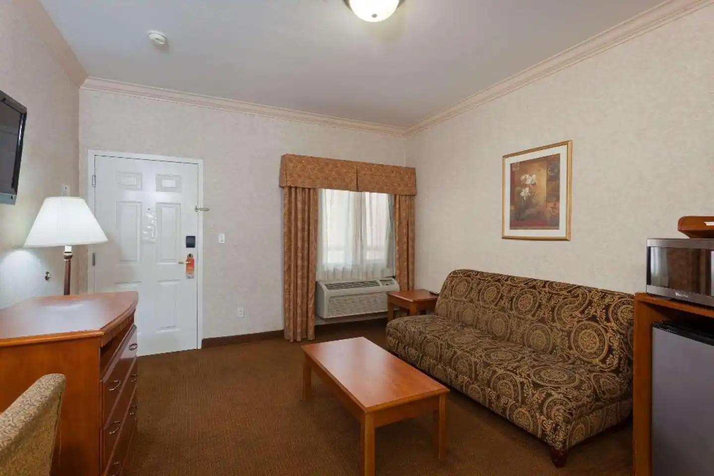 Howard Johnson by Wyndham Pico Rivera Hotel & Suites Wohnbeispiel