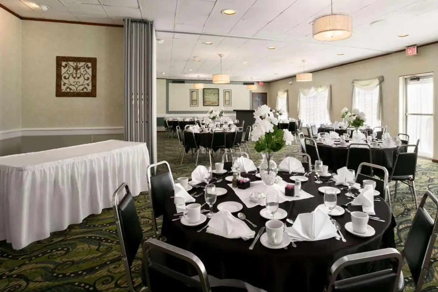 Ramada by Wyndham Washington Restaurant