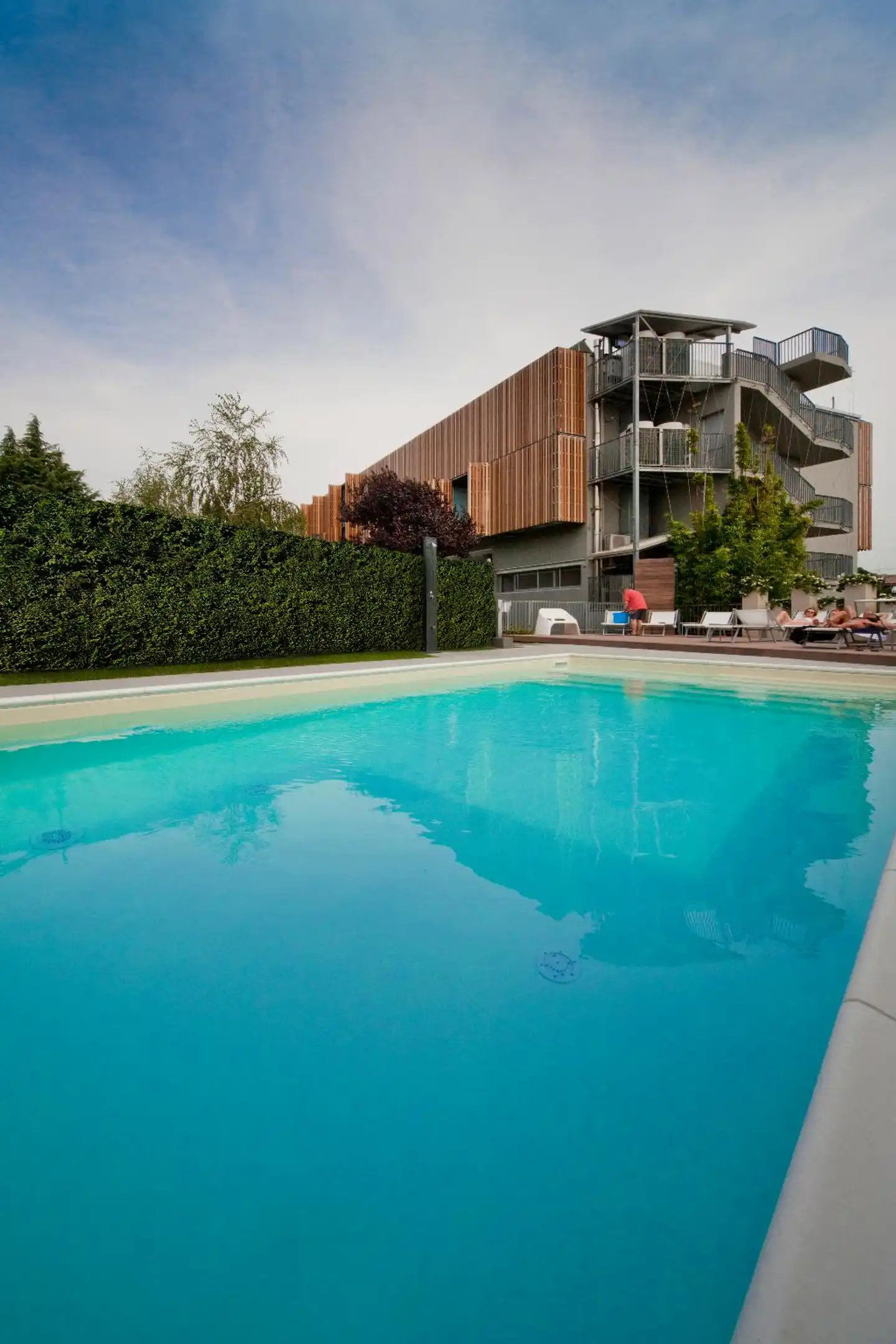 Mod 05 Living Hotel Pool