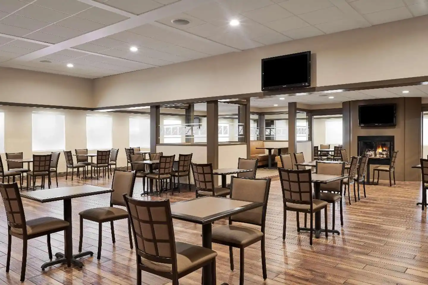 Best Western Plus Milwaukee Airport Hotel & Conference Center Lobby