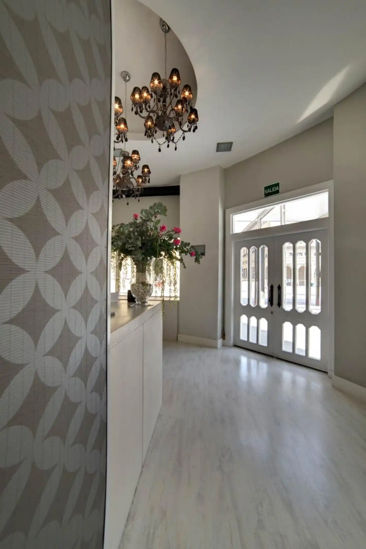 Pilar Plaza Lobby