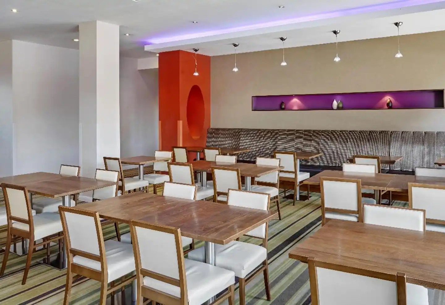 Holiday Inn Express London - Newbury Park Konferenz