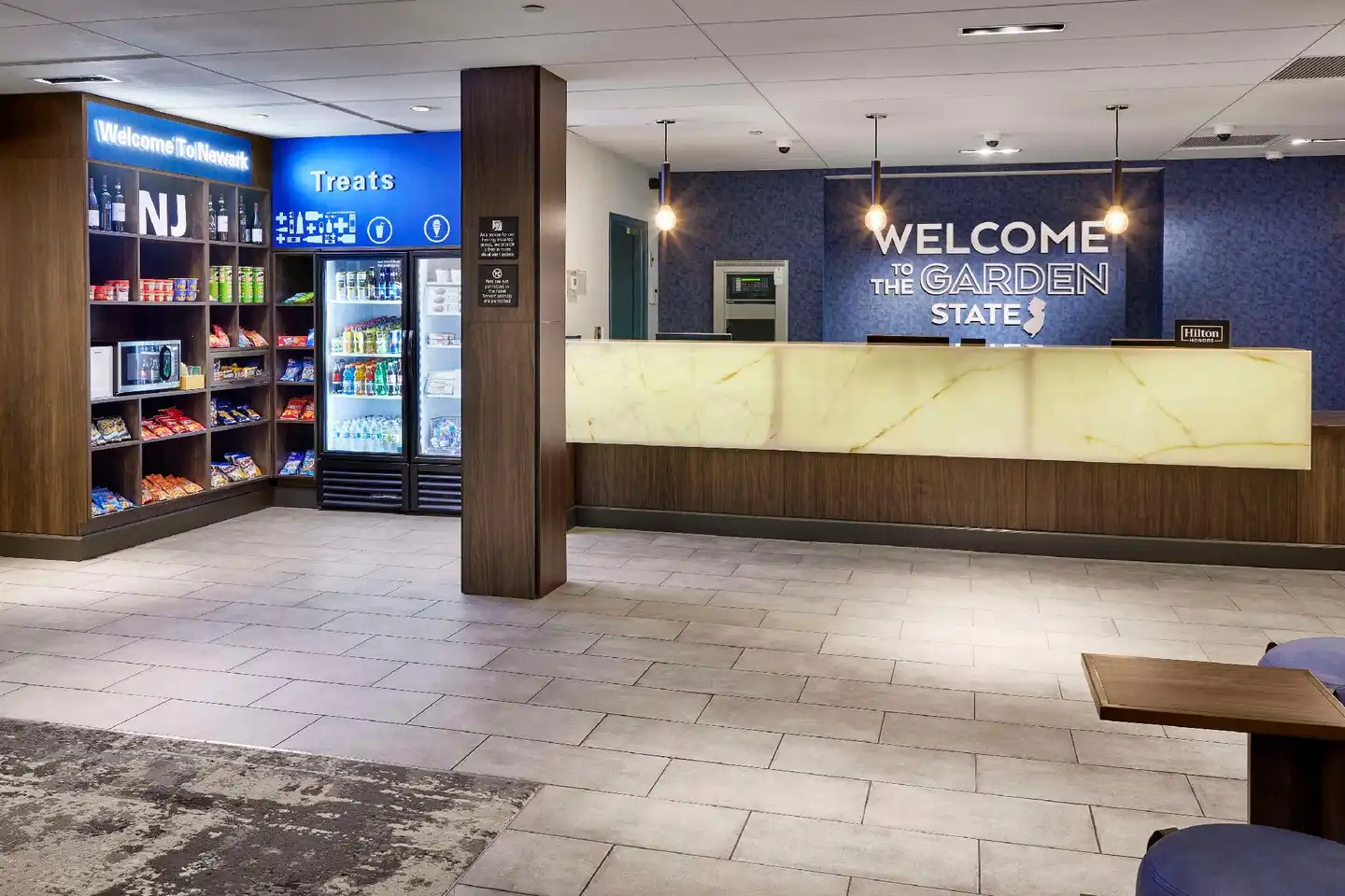 Hampton Inn Newark Airport Lobby