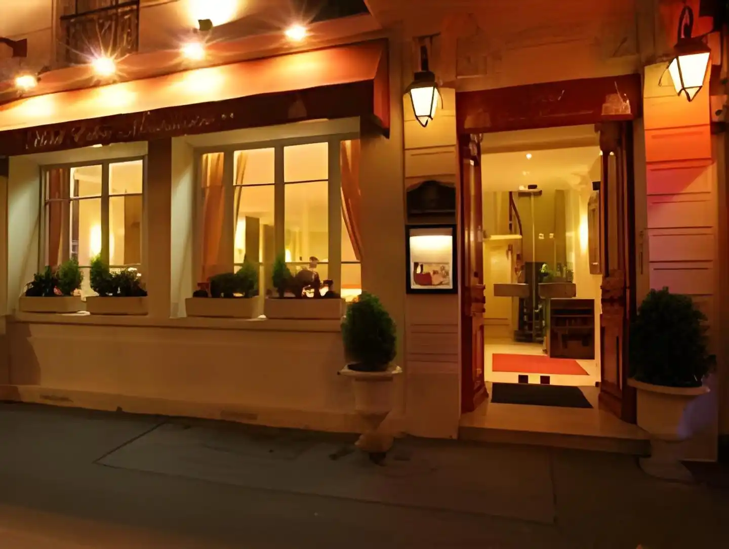 Eden Montmartre Lobby