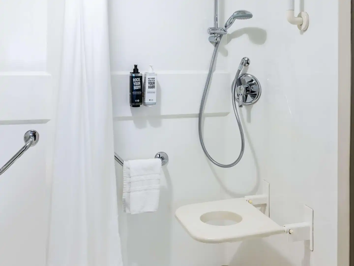 ibis Manchester Centre Princess Street Badezimmer