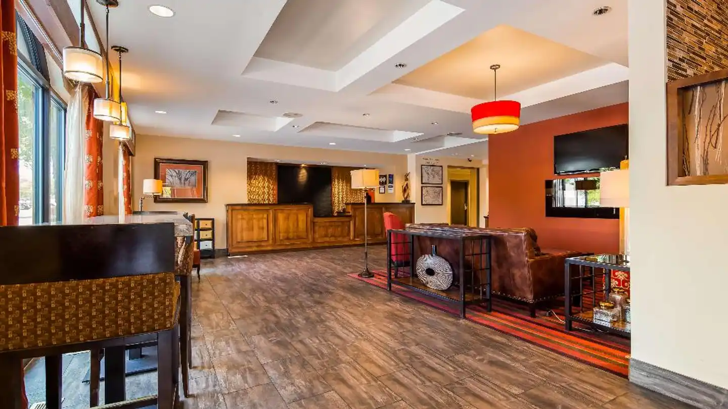 Best Western Plus Cotton Tree Inn Lobby