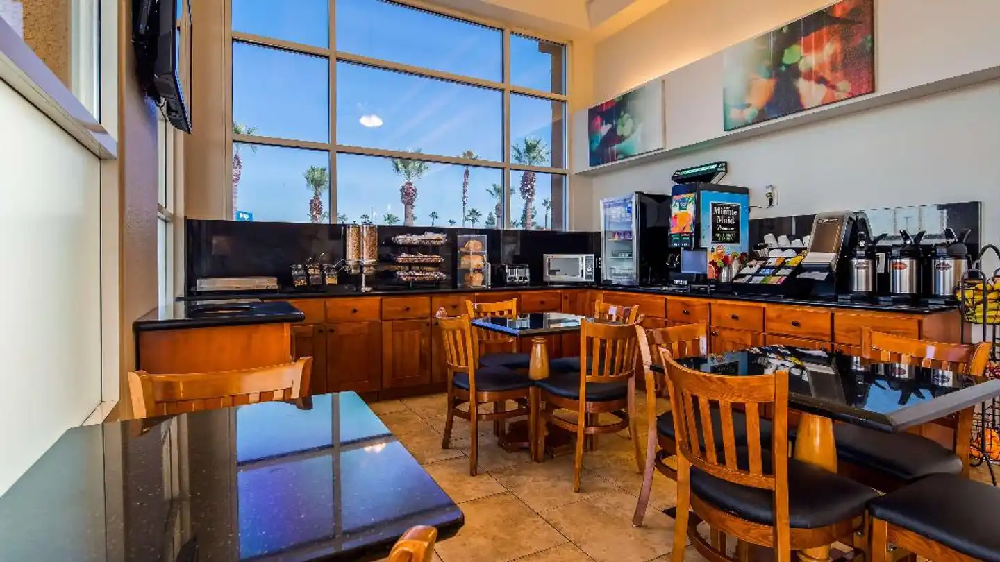 Best Western Heritage Inn Bar