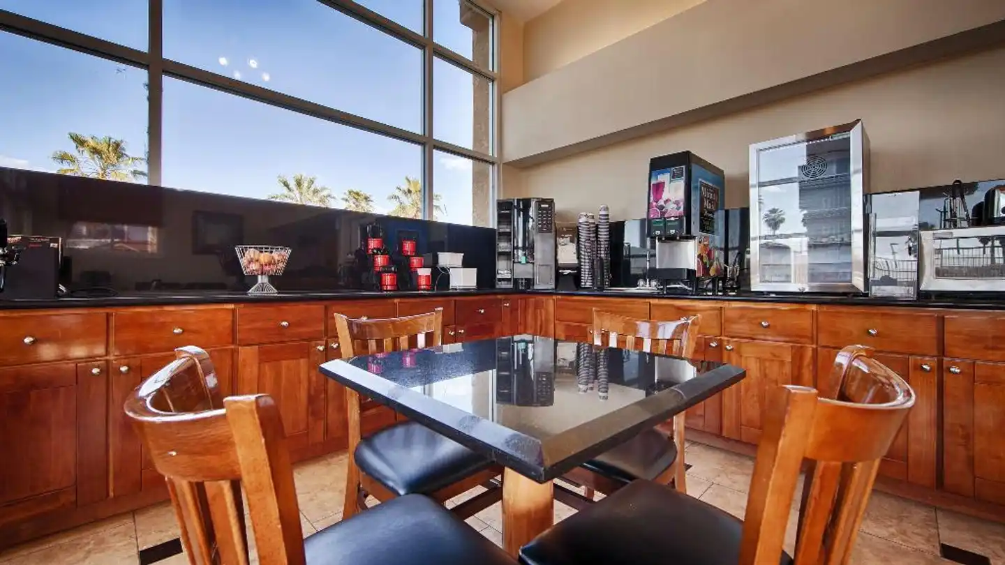 Best Western Heritage Inn Bar