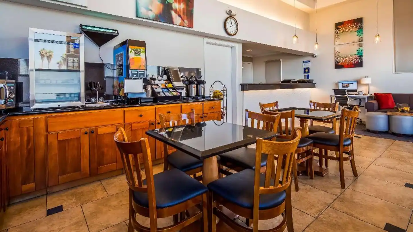 Best Western Heritage Inn Bar