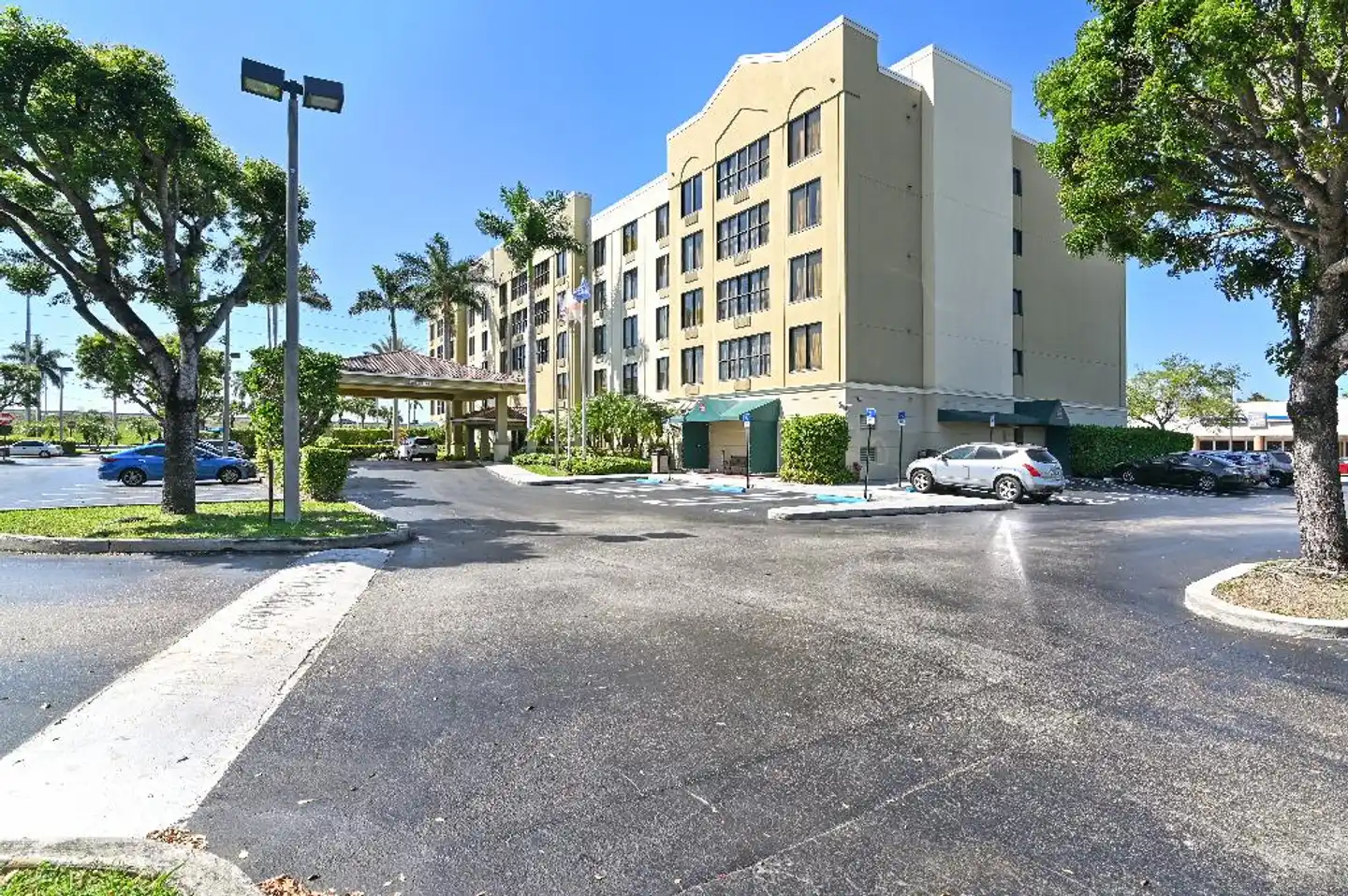 Comfort Suites Miami Aussenansicht