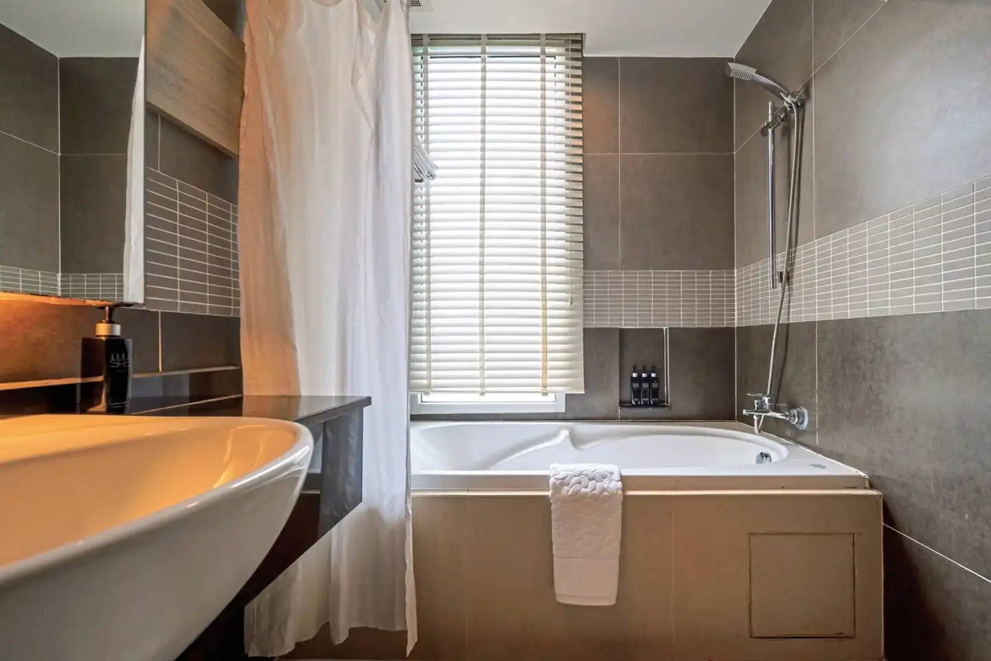 Nora Chaweng Hotel Badezimmer