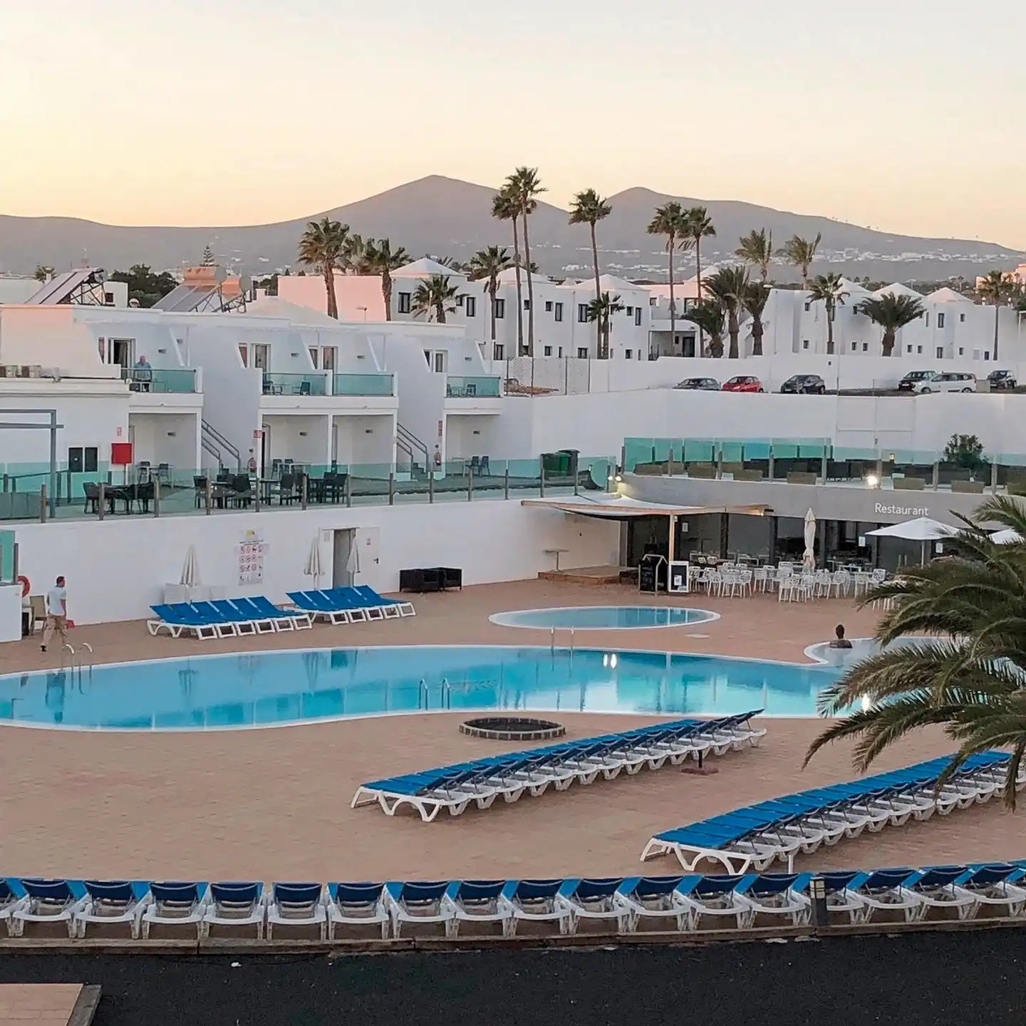 Plaza Palmeras Pool