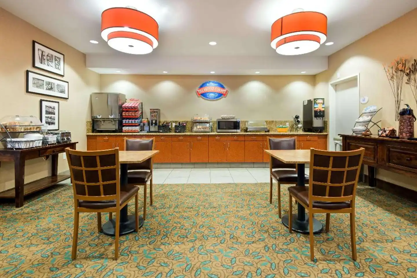 Baymont by Wyndham Denver International Airport Bar