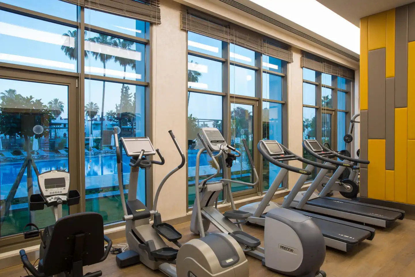 Acanthus & Cennet Barut Collection Sport und Entertainment